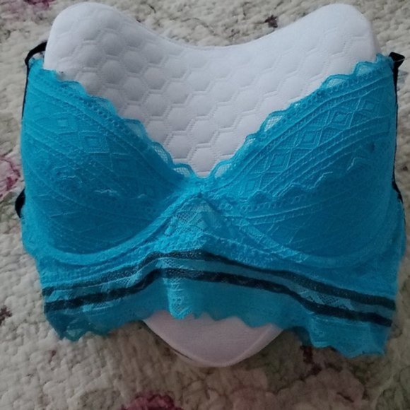 Victorias Secret Pink- Wired Lace Balconette Bra with keyhole back - Picture 7 of 10